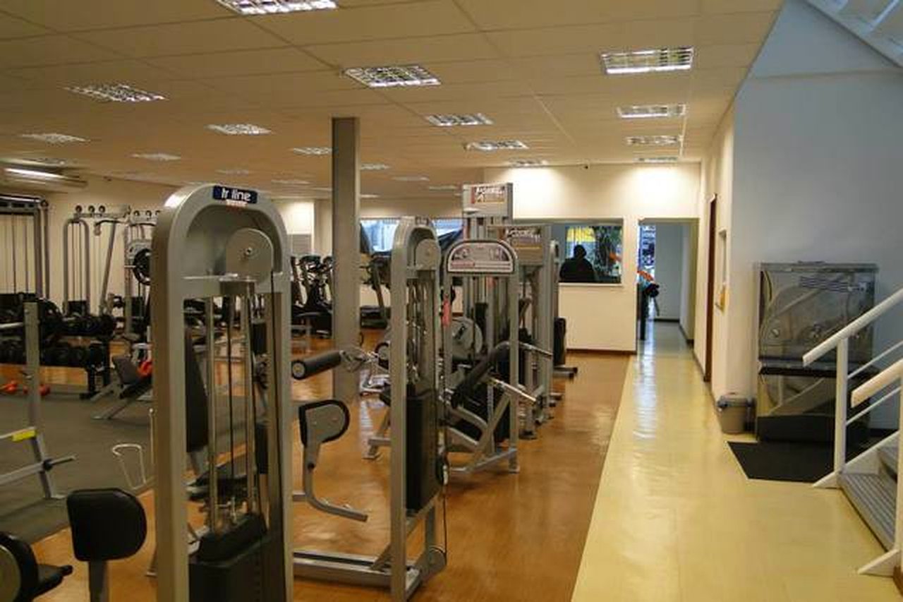 Sala de musculação completa